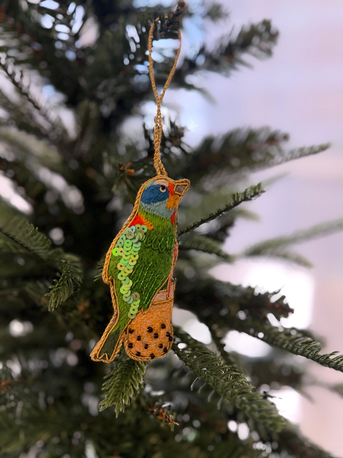 台湾五色鳥とタピオカミルクティーのビーズ刺繍オーナメント