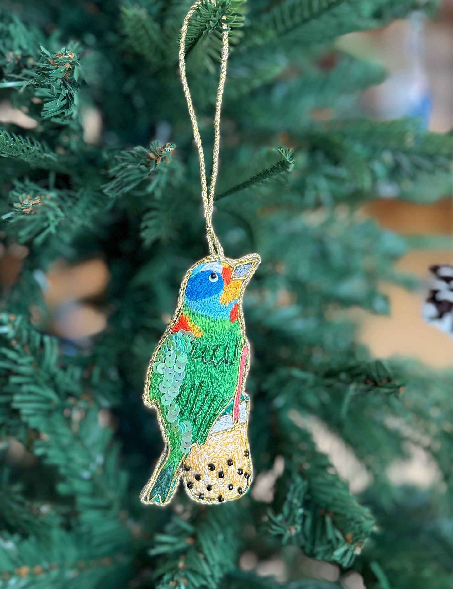 台湾五色鳥とタピオカミルクティーのビーズ刺繍オーナメント