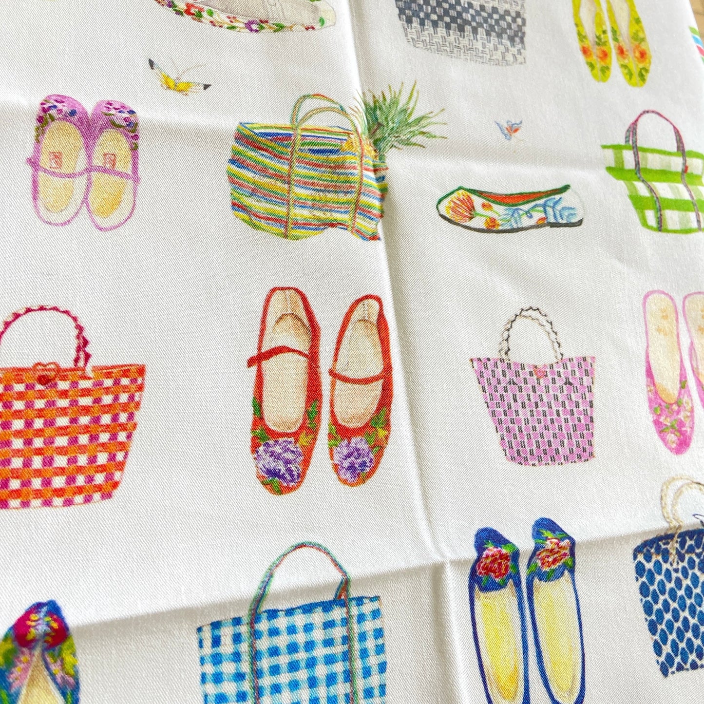 漁師バッグと刺繍靴のティータオル