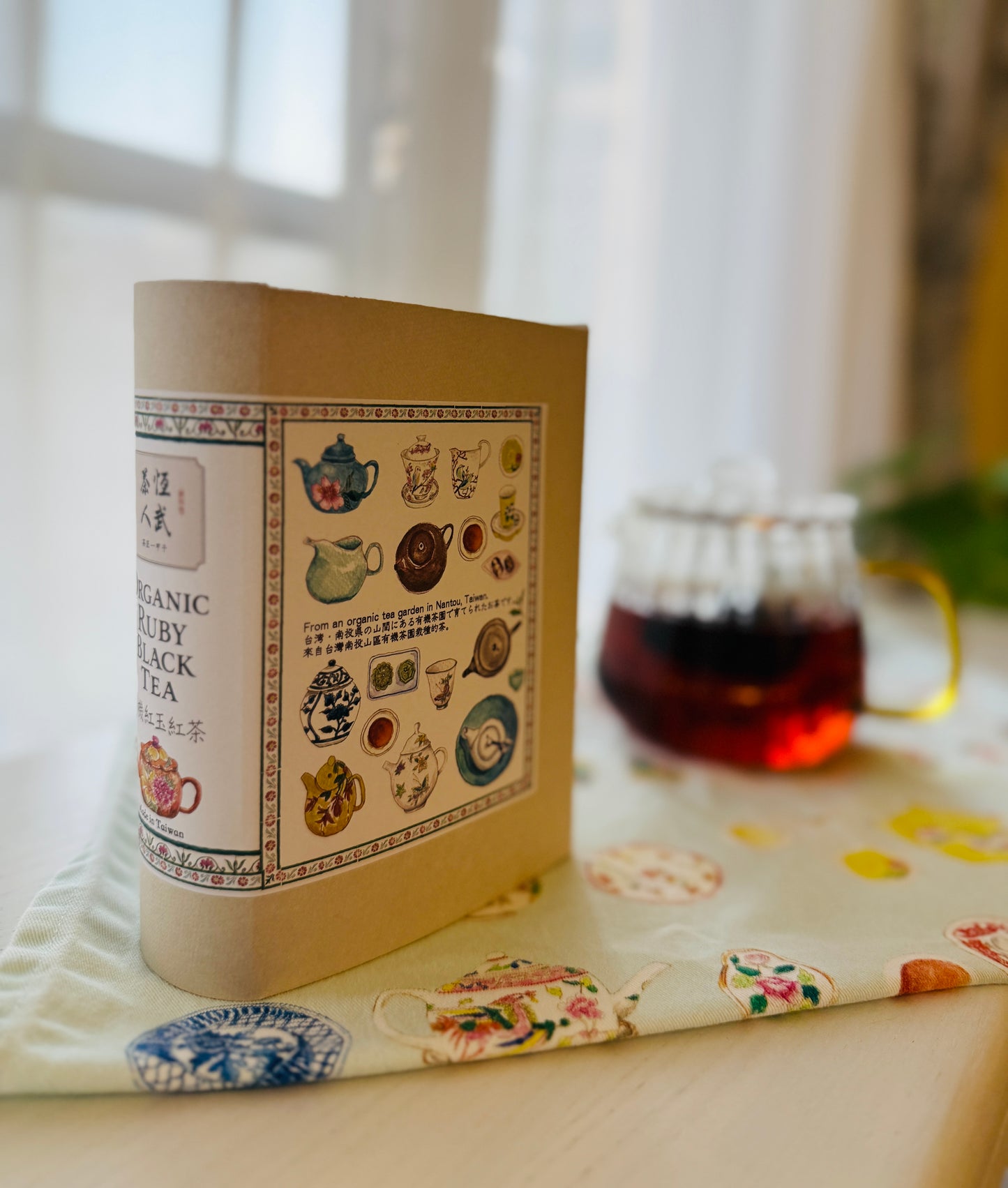 Organic Ruby Black Tea – Book-Style Gift Box with 8 Individually Wrapped Tea Bags