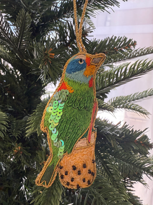 台湾五色鳥とタピオカミルクティーのビーズ刺繍オーナメント