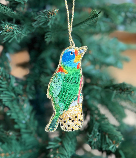 台湾五色鳥とタピオカミルクティーのビーズ刺繍オーナメント
