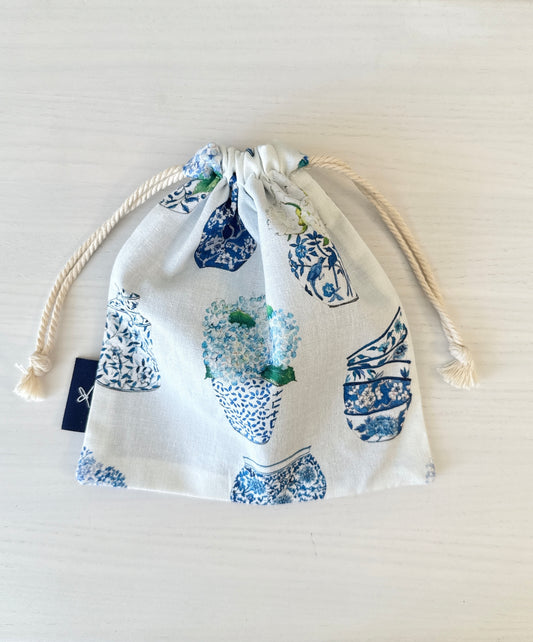 青と白の巾着袋